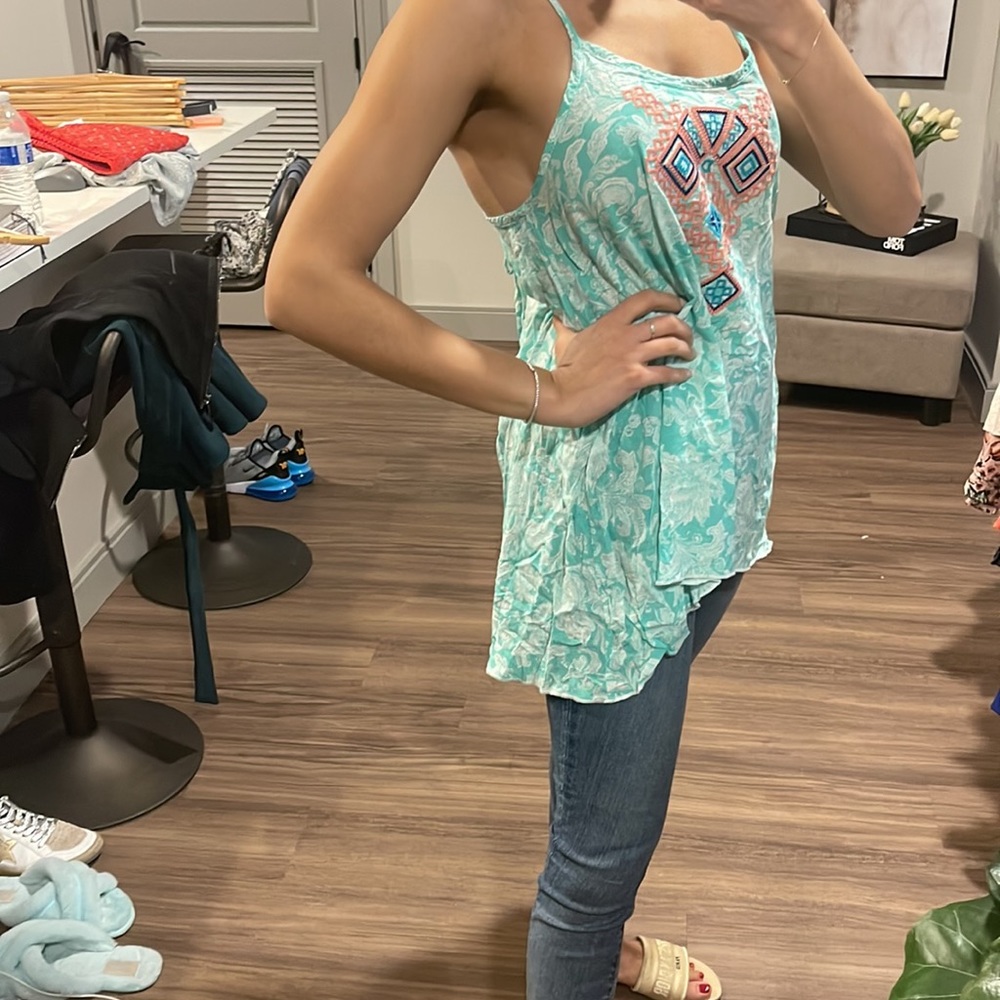 Embroidered Tank - Picture 4 of 4